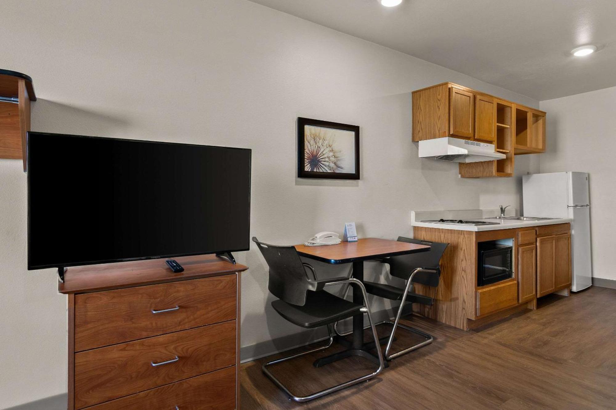 Woodspring Suites Champaign Near University Экстерьер фото