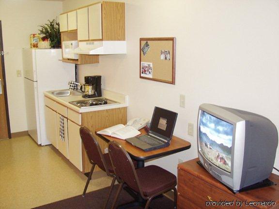 Woodspring Suites Champaign Near University Номер фото