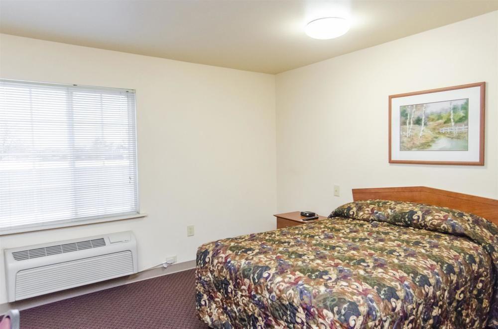 Woodspring Suites Champaign Near University Экстерьер фото