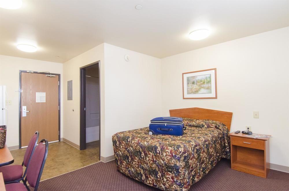 Woodspring Suites Champaign Near University Экстерьер фото