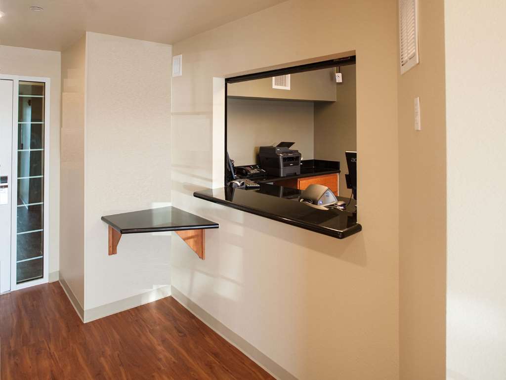 Woodspring Suites Champaign Near University Интерьер фото
