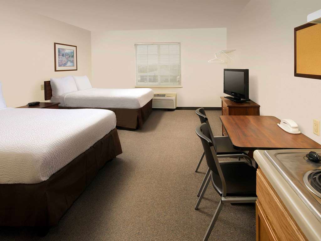 Woodspring Suites Champaign Near University Номер фото